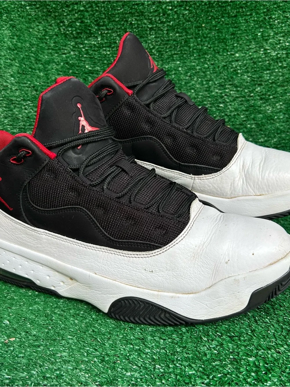 Jordan Max Aura 2 White Black Gym Red CK6636-100